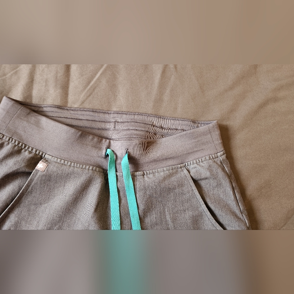 Scrub Set - Picture 2 of 6